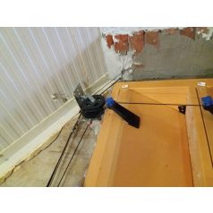   műanyag görgő 90 mm, szabadon elfordítható, dönthető és rögzíthető, tartóval